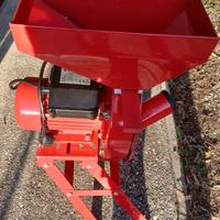 Mulino elettrico per cereali.