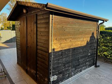 Casera in legno da giardino