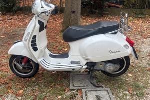 Piaggio Vespa 300 GTS - 2011