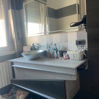 Mobile moderno bagno sospeso