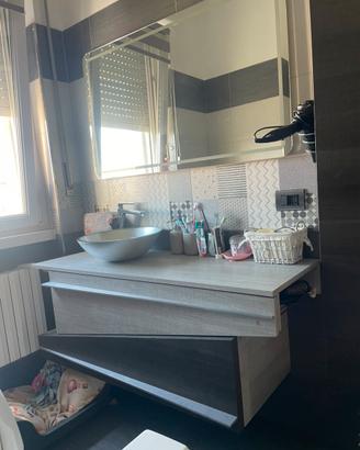 Mobile moderno bagno sospeso