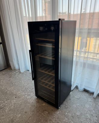 Wine fridge 1004582