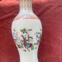 Vaso in porcellana “Famille Rose” dipinto a mano