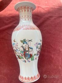 Vaso in porcellana “Famille Rose” dipinto a mano