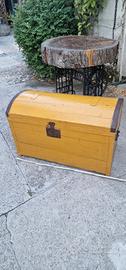 Vecchio baule in legno cm.95xcm.50