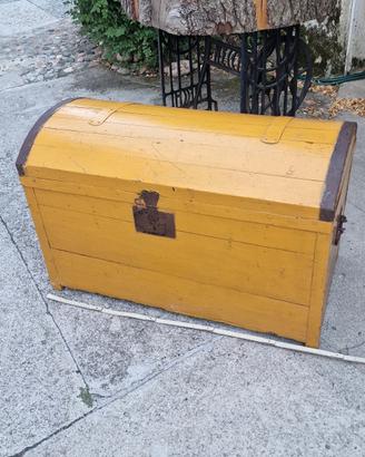 Vecchio baule in legno cm.95xcm.50