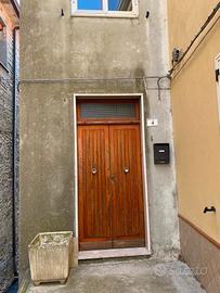 Casa Indipendente su 3 Livelli con Giardino