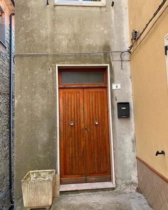 Casa Indipendente su 3 Livelli con Giardino
