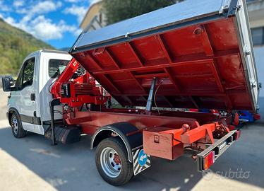 IVECO DAILY 35/12 con GRU Stern