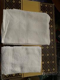 Asciugamani bianchi