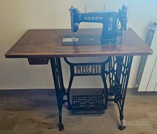 macchina da cucire vintage a pedale Necchi