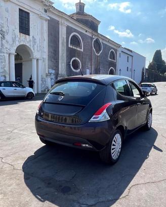 Lancia Ypsilon 1.2 69 CV 5 porte S&S Platinum