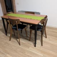 Tavolo da pranzo + 4 sedie in legno