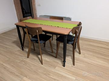 Tavolo da pranzo + 4 sedie in legno