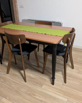 Tavolo da pranzo + 4 sedie in legno