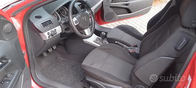 Opel Astra GTC 1.9 cc.  cavalli 150 anno 2006