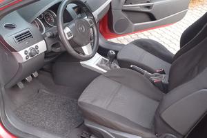 Opel Astra GTC 1.9 cc.  cavalli 150 anno 2006