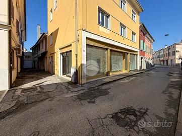 NEGOZIO A CASTEL GOFFREDO