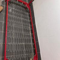 Letto in ferro rosso