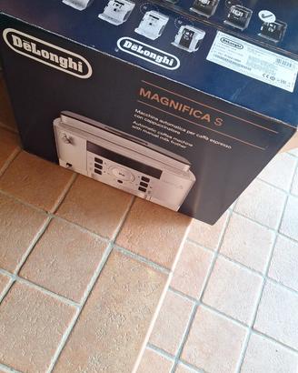 Macchina del caffè DE LONGHI modello MAGHIFICA S N