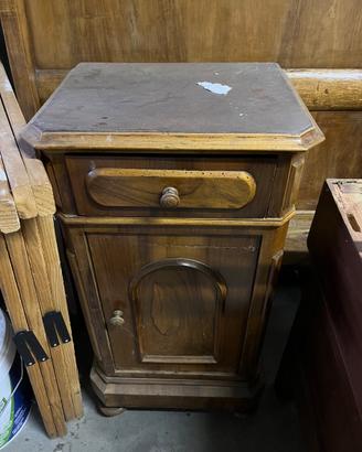 Comodino antiquariato