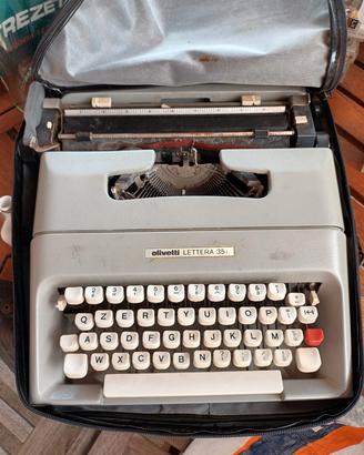 macchina da scrivere  Olivetti 