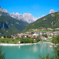 Molveno il lago sull' altipiano della Paganella