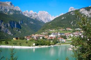 Molveno il lago sull' altipiano della Paganella