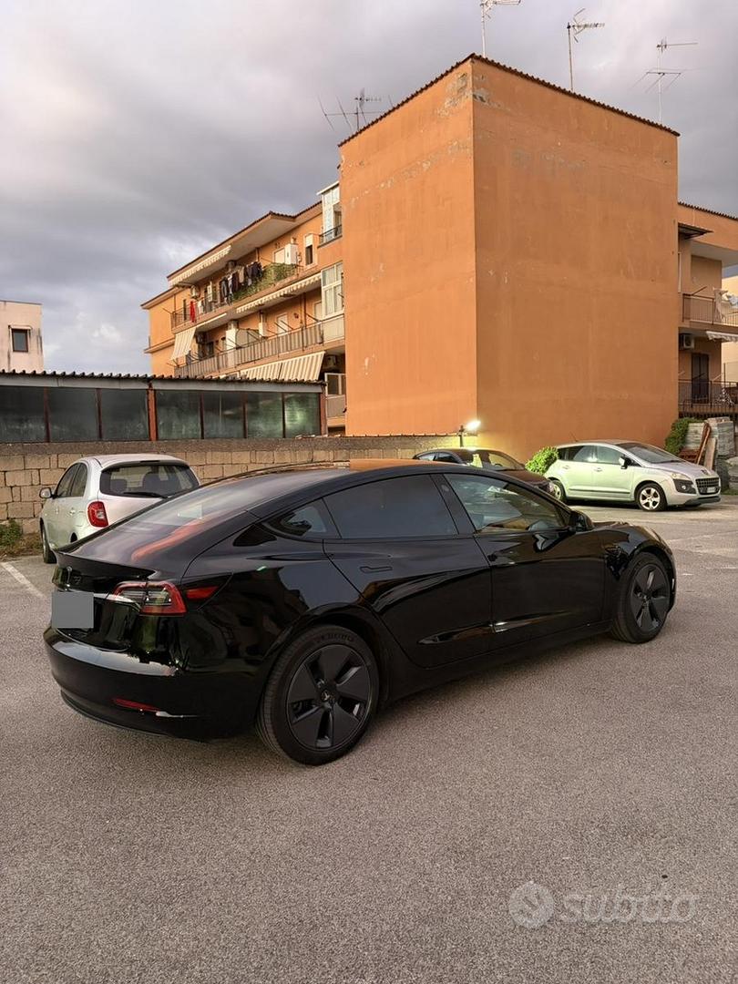 Tesla Model 3 2023 photo 2