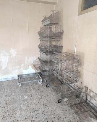 Espositore sovrapponibile con ruote