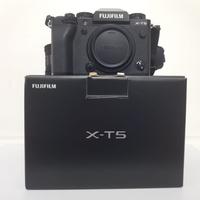 Mirrorless Fujifilm X-T5 body usato