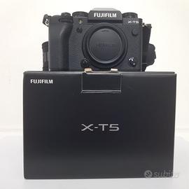 Mirrorless Fujifilm X-T5 body usato