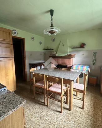 CASA DI CORTE A MINUCCIANO