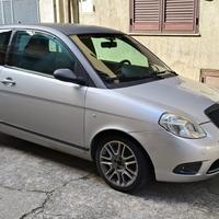 Lancia ypsilon 1300 momo design