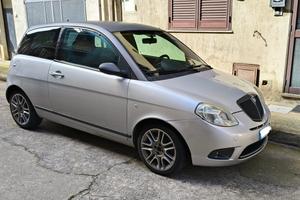 Lancia ypsilon 1300 momo design