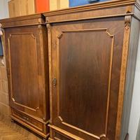 Coppia di armadi in legno