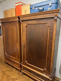 Coppia di armadi in legno