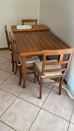 Tavolo da Cucina e 4 sedie