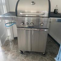 Barbecue a gas con pietra lavica