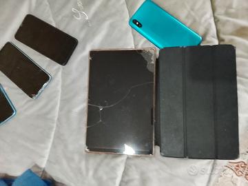 tablet computer quattro telefoni con lo schermo ro