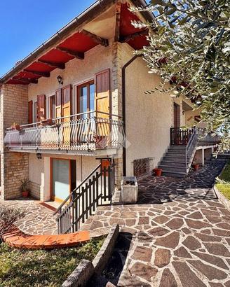 CASA SEMINDIPENDENTE A GUALDO TADINO