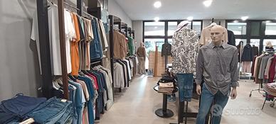 Negozio di abbigliamento centrale a 40 MT dal mare