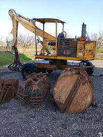 Caricatore/escavatore semovente