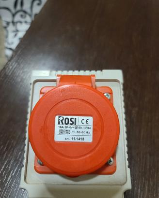 Presa industriale da parete, 380V, 3P+N+T, 16A