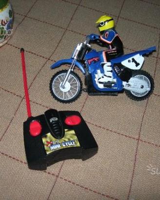 Moto telecomandata a pile