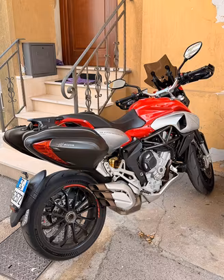 MV AUGUSTA STRADALE 800