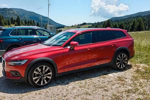 VOLVO V60 CC FULL  OPTIONAL POLESTAR PRO
