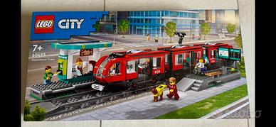 Lego City 60423 - Tram e fermata del tram