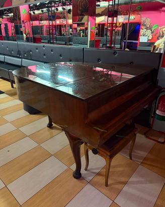pianoforte a coda Petrof Modello VII