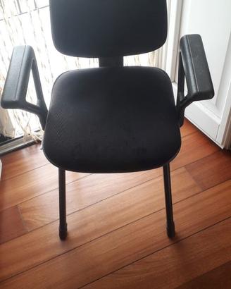 Sedia da ufficio con struttura metallo e braccioli